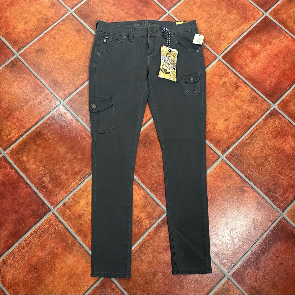 NWT Wallflower Stretchy Charcoal Flattering Skinny Jeans